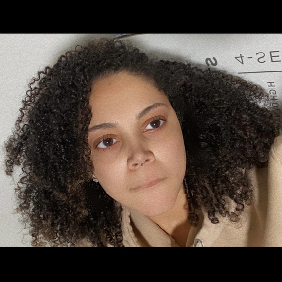 Meet your Posher, Sierra - Picture 1 of 1